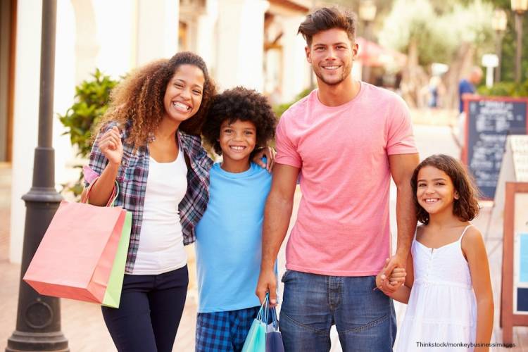 family shopping at disney aulani resort