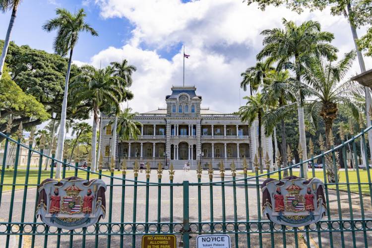 iolani palace on oahu