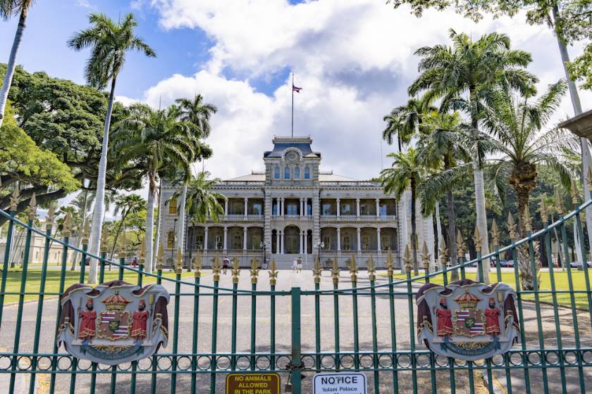 iolani palace rainy day activity on oahu